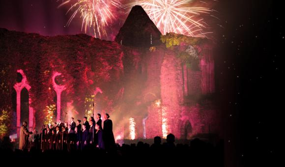 The 29th and 30th August, the Nuit des Choeurs (Night of Choirs) will take over the ruins of the Villers Abbey in Villers-la-Ville.