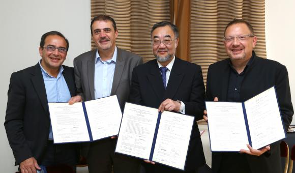Signature d'un accord de coopération portant sur les biotechnologies et la médecine 
