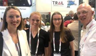 Trois doctorantes du Trail Institute avec le Pr. B. Macq (c) Daily Science Trois doctorantes du Trail Institute avec le Pr. B. Macq (c) Daily Science
