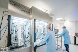 Exothera’s operators working on the NevoLine™ Upstream platform (Univercells Technologies) Exothera’s operators working on the NevoLine™ Upstream platform (Univercells Technologies)