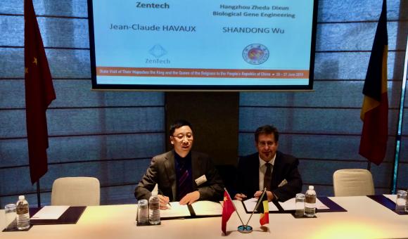 Signature de l’accord en Joint Venture entre ZenTech et son partenaire chinois Zheda Dixun en 2015 lors de la mission royale en Chine.