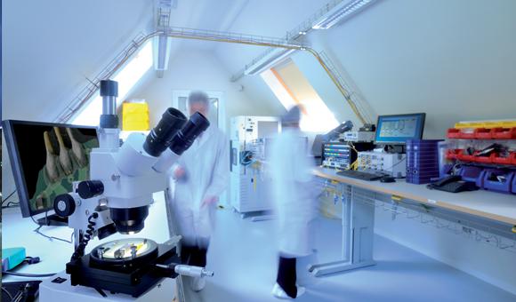Le laboratoire de Skylane où sont testés les boîtiers qui permettent de convertir un signal électrique en signal optique. 