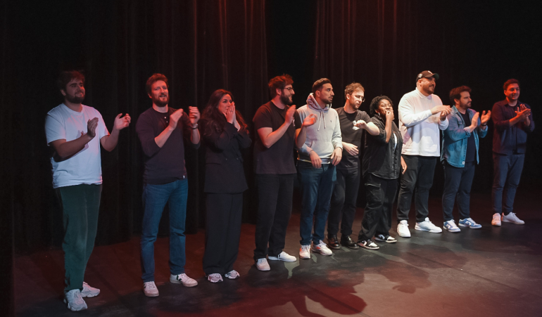 The ten comedians gathered on the stage of the Wallonia-Brussels Center in Paris © E. Meunier - WBI