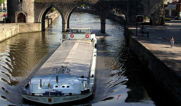 Le Pont des Trous, une des dernières portes fluviales existantes (c) Joseph Jeanmart