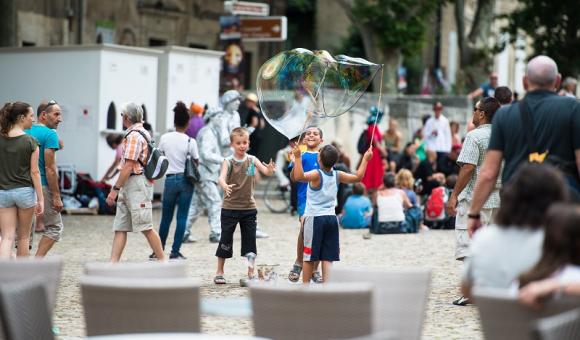 Ambiance de rue au festival d'Avignon