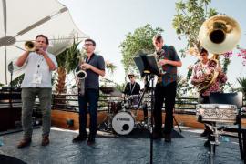 Laurent Blondiau et le Mâäk Quintet à l'Expo 2020 Dubaï | © J. Van Belle - WBI Photo du groupe