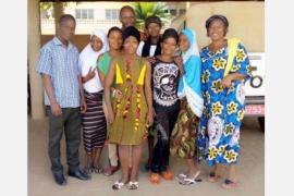 6 stagiaires de 3ème année au Centre de santé de MATERI au nord-ouest du Bénin, accompagnés de 3 enseignants de l’IFSIO (c) Apefe
